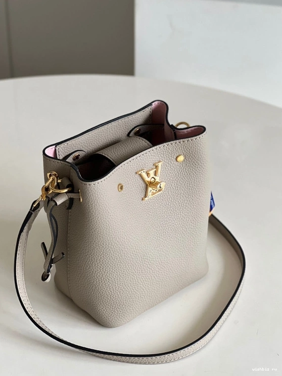 WIS BUCKET VUITTON LOUIS NANO LOCKME 0716